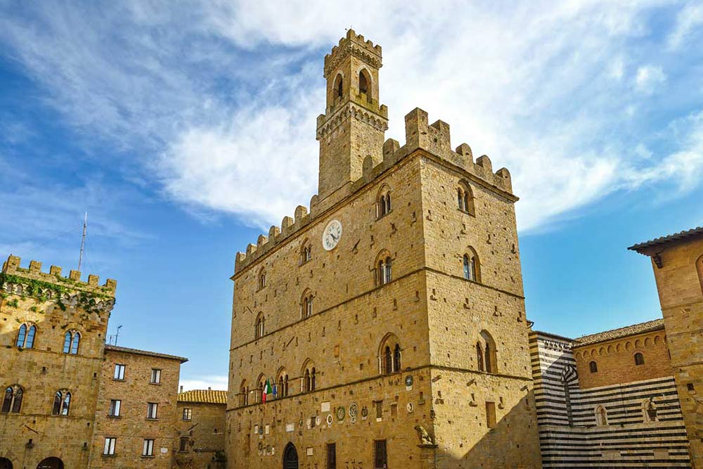 Piazza dei Priori a Volterra